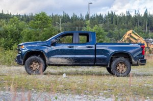 Chevrolet Silverado 1500 Suspension Lift Kit - Belltech - 4in Lift, Street Performance Struts, Twin Tube Shocks, Upper Control Arms - `19-`23