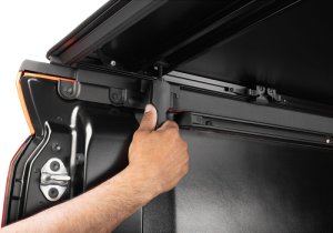 Toyota Tacoma Tonneau Cover - Extang - Trifecta Signature 2.0 - Matte Black - `24-`25