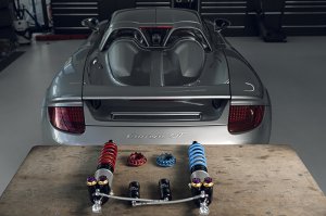 Porsche Carrera GT Suspension Lift Kit - KW - HLS4 V5 Coilover Kit - Red & Blue - `04-`05