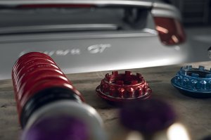 Porsche Carrera GT Suspension Lift Kit - KW - HLS4 V5 Coilover Kit - Red & Blue - `04-`05