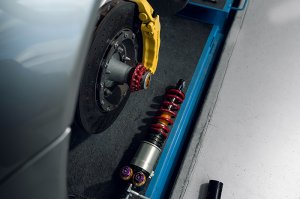 Porsche Carrera GT Suspension Lift Kit - KW - HLS4 V5 Coilover Kit - Red & Blue - `04-`05