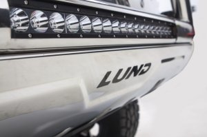 GMC SIERRA 2500 HD Bull Bar - LUND - Integrated 20 in. LED Light Bar - Stainless Steel - `20-`21