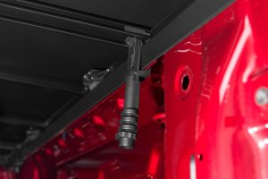 Chevrolet Silverado 1500 Tonneau Cover - LUND - Genesis Tri-Fold - Black - `19-`23