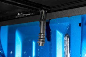 Ford F-250 Super Duty Tonneau Cover - LUND - Genesis Tri-Fold - Black - `99-`17