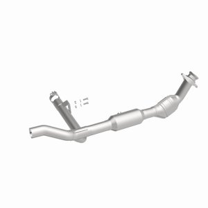Ford F-150 XL/XLT Catalytic Converter - Magnaflow - OEM Grade / EPA Compliant Direct-Fit - `01-`03