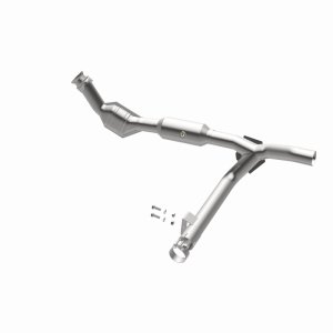Ford F-150 XL/XLT Catalytic Converter - Magnaflow - OEM Grade / EPA Compliant Direct-Fit - `01-`03
