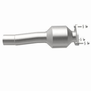 Land Rover Discovery Sport Catalytic Converter - Underbody - Magnaflow - OEM Grade Direct-Fit, Federal/EPA Compliant (Underbody) - `15-`17 Land Rover Discovery Sport Catalytic Converter - Underbody - Magnaflow - OEM Grade Direct-Fit, Federal/EPA Compliant (Underbody) - `15-`17