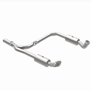 Ford E-250 Catalytic Converter - Underbody - Magnaflow - OEM Grade Direct-Fit - `09-`13