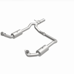 Ford E-250 Catalytic Converter - Underbody - Magnaflow - OEM Grade Direct-Fit - `09-`13