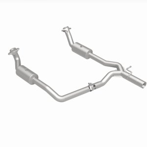 Ford E-250 Catalytic Converter - Underbody - Magnaflow - OEM Grade Direct-Fit - `09-`13