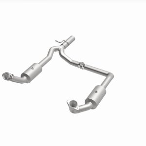 Ford E-350 Super Duty Catalytic Converter - Underbody - Magnaflow - OEM Grade Direct-Fit - `09-`19