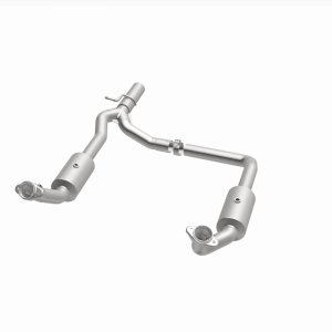 Ford E-350 Super Duty Catalytic Converter - Underbody - Magnaflow - OEM Grade Direct-Fit - `09-`19