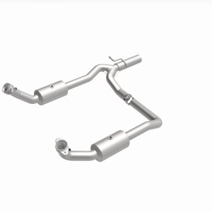 Ford E-350 Super Duty Catalytic Converter - Underbody - Magnaflow - OEM Grade Direct-Fit - `09-`19
