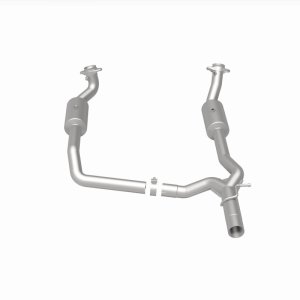 Ford E-350 Super Duty Catalytic Converter - Underbody - Magnaflow - OEM Grade Direct-Fit - `09-`19