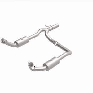 Ford E-350 Super Duty Catalytic Converter - Underbody - Magnaflow - OEM Grade Direct-Fit - `09-`19