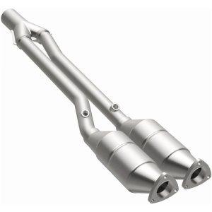 Volkswagen R32 Catalytic Converter - Magnaflow - HM Grade Direct-Fit - 2004
