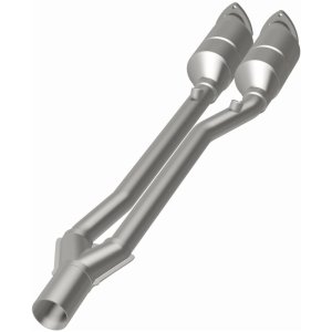 Volkswagen R32 Catalytic Converter - Magnaflow - HM Grade Direct-Fit - 2004