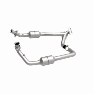 Ford E-150 Catalytic Converter - Magnaflow - HM Grade Direct-Fit - `00-`03