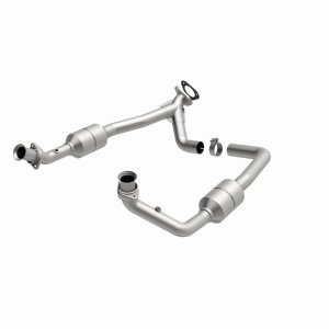 Ford E-150 Catalytic Converter - Magnaflow - HM Grade Direct-Fit - `00-`03