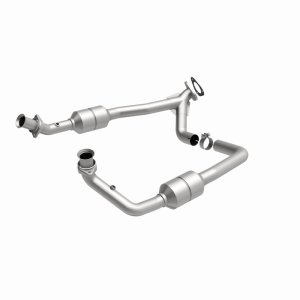 Ford E-150 Catalytic Converter - Magnaflow - HM Grade Direct-Fit - `00-`03