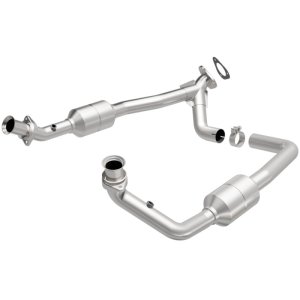 Ford E-150 Catalytic Converter - Magnaflow - HM Grade Direct-Fit - `00-`03