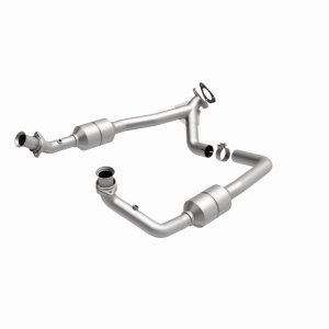 Ford E-150 Catalytic Converter - Magnaflow - HM Grade Direct-Fit - `00-`03