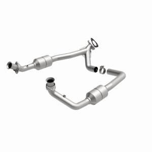 Ford E-250 Econoline Catalytic Converter - Magnaflow - HM Grade Direct-Fit - `00-`02