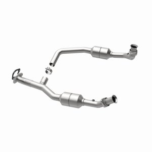 Ford E-250 Econoline Catalytic Converter - Magnaflow - HM Grade Direct-Fit - `00-`02