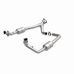 Ford E-250 Econoline Catalytic Converter - Magnaflow - HM Grade Direct-Fit - `00-`02