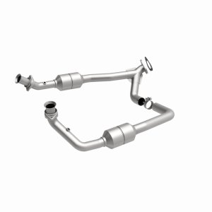 Ford E-250 Econoline Catalytic Converter - Magnaflow - HM Grade Direct-Fit - `00-`02