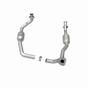 Ford E-350 Super Duty Catalytic Converter - Magnaflow - HM Grade Direct-Fit - `00-`03