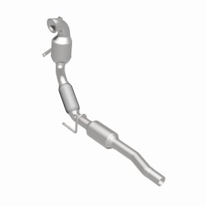 Volkswagen Jetta Catalytic Converter - Underbody - Magnaflow - OEM Grade Direct-Fit - `16-`18