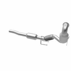 Volkswagen Jetta Catalytic Converter - Underbody - Magnaflow - OEM Grade Direct-Fit - `16-`18