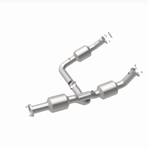Chevrolet Express 2500 Catalytic Converter - Single Underbody - Magnaflow - OEM Grade Direct-Fit - `18-`20