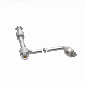 Chevrolet Express 2500 Catalytic Converter - Single Underbody - Magnaflow - OEM Grade Direct-Fit - `18-`20
