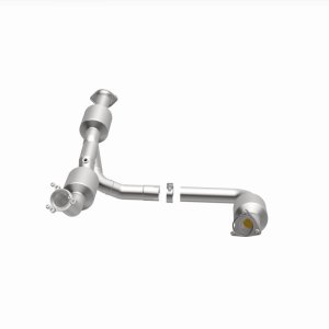 Chevrolet Express 2500 Catalytic Converter - Single Underbody - Magnaflow - OEM Grade Direct-Fit - `18-`20