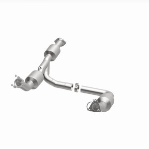 Chevrolet Express 2500 Catalytic Converter - Single Underbody - Magnaflow - OEM Grade Direct-Fit - `18-`20