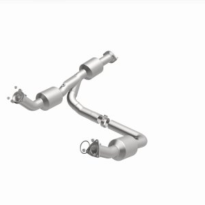 Chevrolet Express 2500 Catalytic Converter - Single Underbody - Magnaflow - OEM Grade Direct-Fit - `18-`20