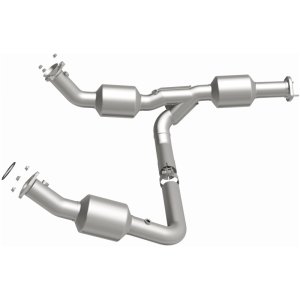 Chevrolet Express 2500 Catalytic Converter - Single Underbody - Magnaflow - OEM Grade Direct-Fit - `18-`20