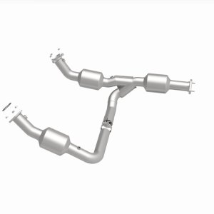 Chevrolet Express 2500 Catalytic Converter - Single Underbody - Magnaflow - OEM Grade Direct-Fit - `18-`20