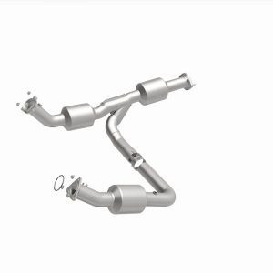 Chevrolet Express 2500 Catalytic Converter - Single Underbody - Magnaflow - OEM Grade Direct-Fit - `18-`20