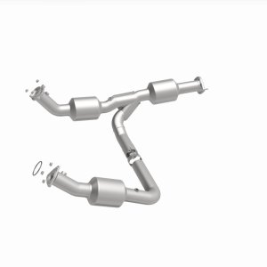Chevrolet Express 3500 Catalytic Converter - Single Underbody - Magnaflow - OEM Grade Direct-Fit - `18-`20