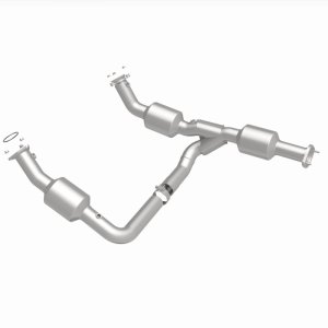 Chevrolet Express 3500 Catalytic Converter - Single Underbody - Magnaflow - OEM Grade Direct-Fit - `18-`20