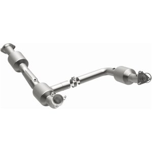 Chevrolet Express 3500 Catalytic Converter - Single Underbody - Magnaflow - OEM Grade Direct-Fit - `18-`20