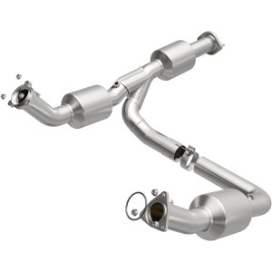Chevrolet Express 3500 Catalytic Converter - Single Underbody - Magnaflow - OEM Grade Direct-Fit - `18-`20 Chevrolet Express 3500 Catalytic Converter - Single Underbody - Magnaflow - OEM Grade Direct-Fit - `18-`20