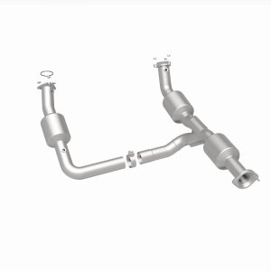 Chevrolet Express 3500 Catalytic Converter - Single Underbody - Magnaflow - OEM Grade Direct-Fit - `18-`20