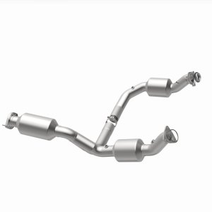 Chevrolet Express 2500 Performance Exhaust - Underbody - Magnaflow - OEM Grade Direct-Fit - `21-`23