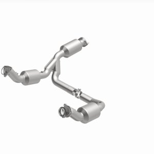 GMC Savana 3500 Performance Exhaust - Underbody - Magnaflow - OEM Grade Direct-Fit - `21-`23