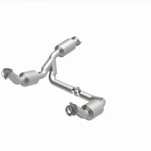 GMC Savana 3500 Performance Exhaust - Underbody - Magnaflow - OEM Grade Direct-Fit - `21-`23