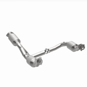 GMC Savana 3500 Performance Exhaust - Underbody - Magnaflow - OEM Grade Direct-Fit - `21-`23